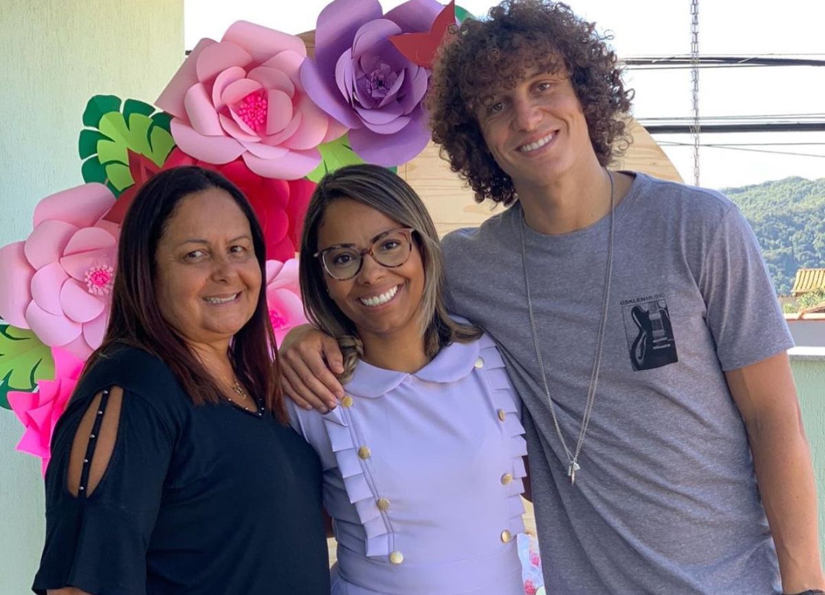 Unveiling David Luiz's Family Ties: Sister Isabelle and Beyond
