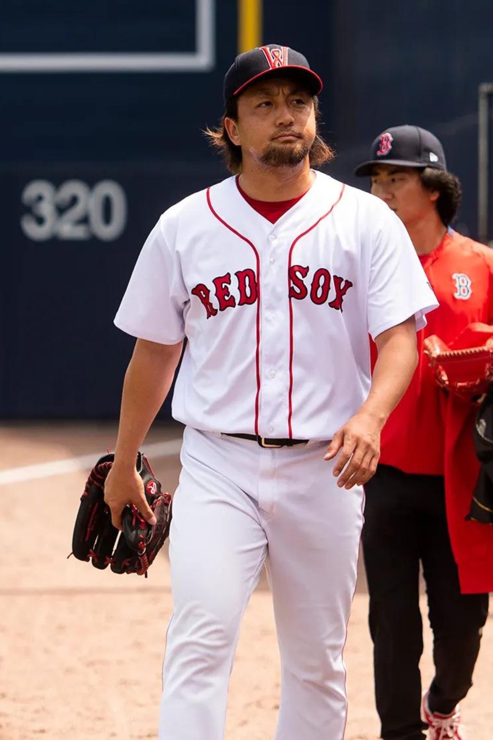 Exploring Walter Payton's Early Career and Personal Life: A Comprehensive Profile of Hirokazu Sawamura