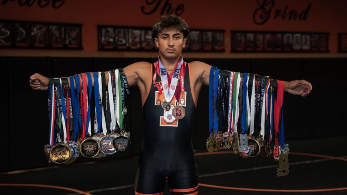 Wyoming Teen Wrestler Aims for State Title Amid Personal Challenges